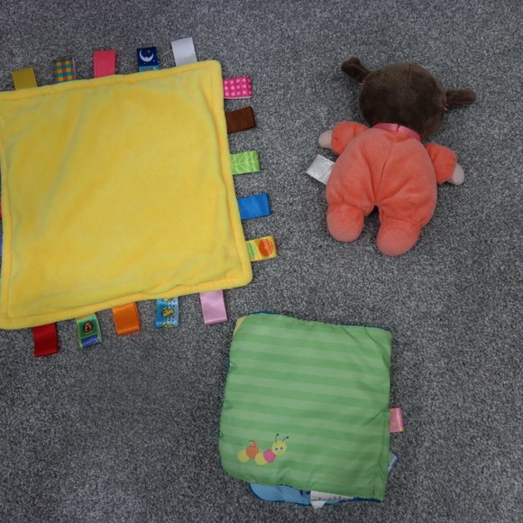 Fisher Price My Little Girl Brown Hair, Cogerle Blanket & Taggie Book - Picture 5 of 6
